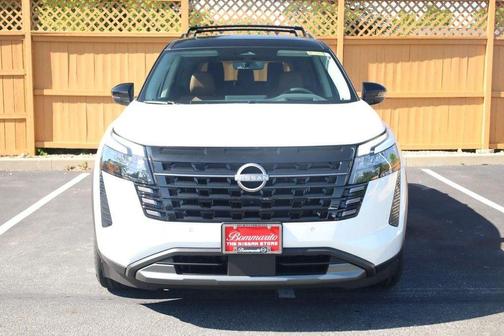 White / Black 2026 Nissan Pathfinder Platinum