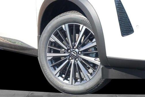 White / Black 2026 Nissan Pathfinder Platinum