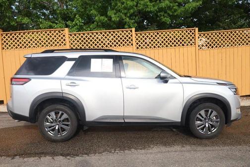 Brilliant Silver Metallic 2025 Nissan Pathfinder SV