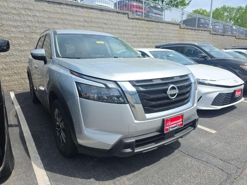Brilliant Silver Metallic 2025 Nissan Pathfinder SV