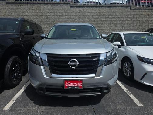 Brilliant Silver Metallic 2025 Nissan Pathfinder SV