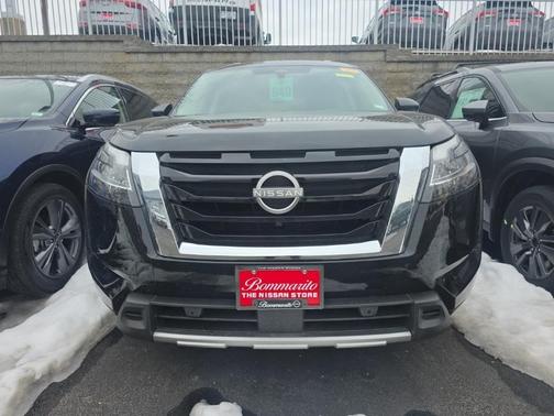 2024 Nissan Pathfinder SL