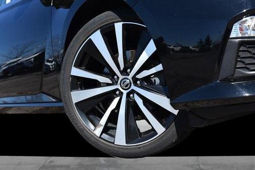 Black 2020 Nissan Altima 2.5 SR