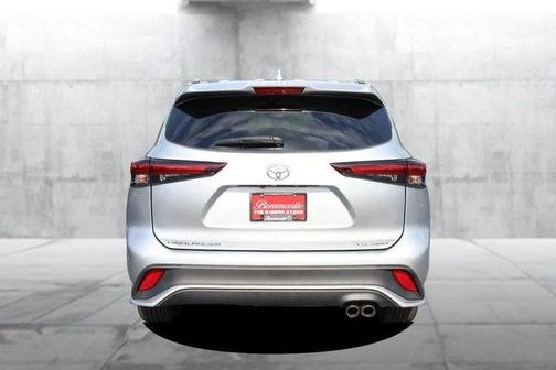 Celestial Silver Metallic 2025 Toyota Highlander XSE