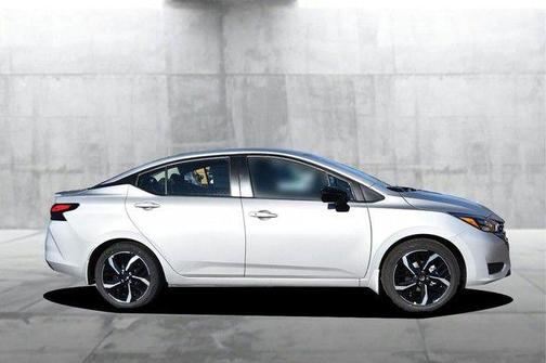 2025 Nissan Versa 1.6 SR