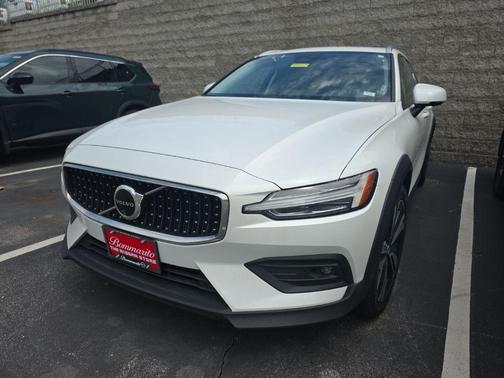 Crystal White Pearl 2025 Volvo V60 Cross Country B5 Plus