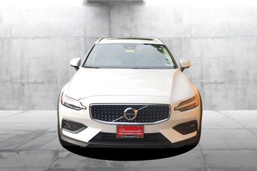 Crystal White Pearl 2025 Volvo V60 Cross Country B5 Plus