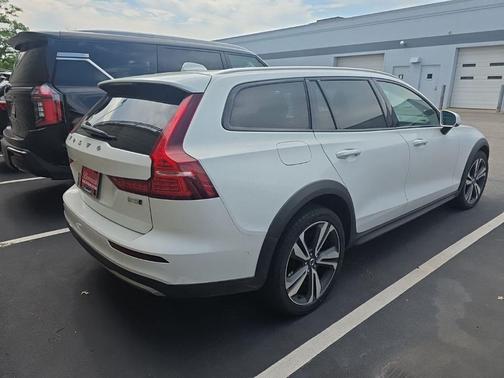 Crystal White Pearl 2025 Volvo V60 Cross Country B5 Plus