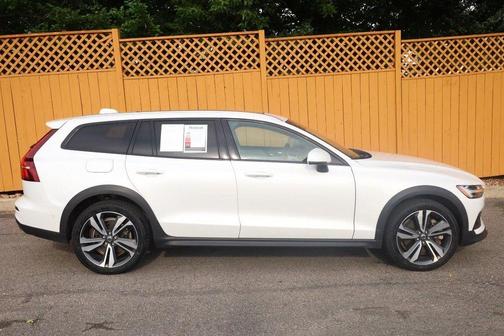 Crystal White Pearl 2025 Volvo V60 Cross Country B5 Plus