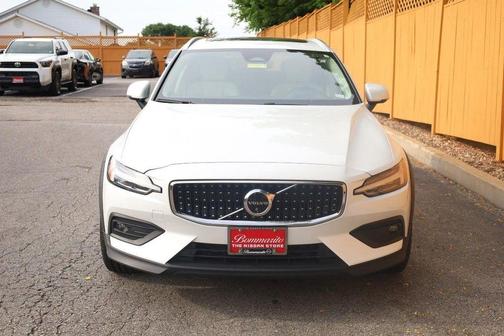 Crystal White Pearl 2025 Volvo V60 Cross Country B5 Plus