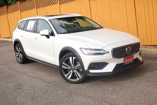 Crystal White Pearl 2025 Volvo V60 Cross Country B5 Plus