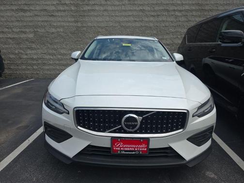 Crystal White Pearl 2025 Volvo V60 Cross Country B5 Plus