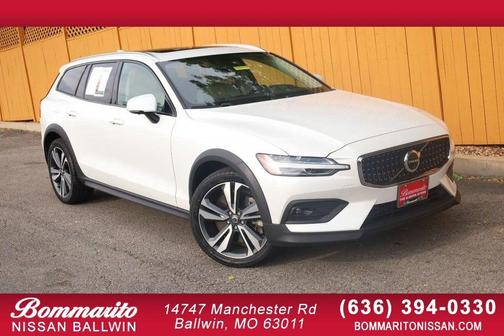 Crystal White Pearl 2025 Volvo V60 Cross Country B5 Plus