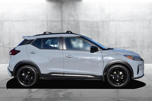2021 Nissan Kicks SR