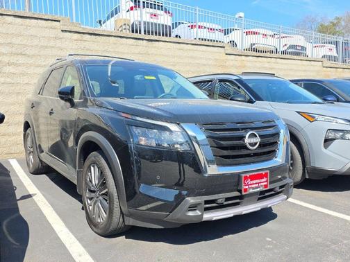 2025 Nissan Pathfinder SL