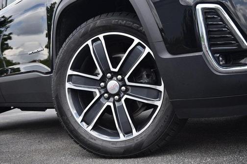 2022 GMC Acadia SLT