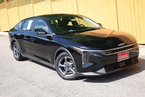 Aurora Black 2025 Kia K4