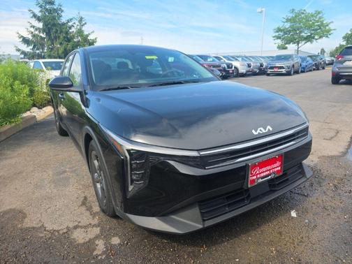 Aurora Black 2025 Kia K4