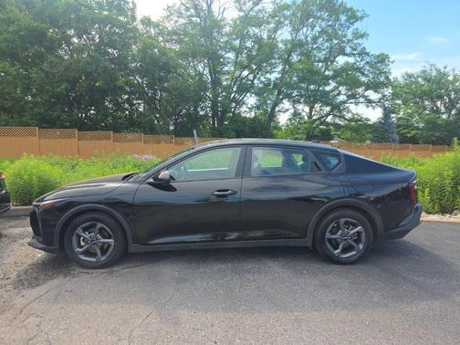 Aurora Black 2025 Kia K4