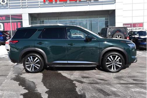 2025 Nissan Pathfinder Platinum