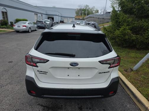 Crystal White Pearl 2025 Subaru Outback Onyx Edition