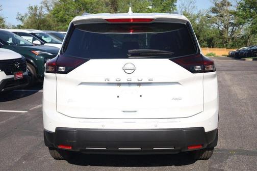 Everest White P 2026 Nissan Rogue SV