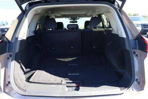 Super Black 2025 Nissan Rogue SL
