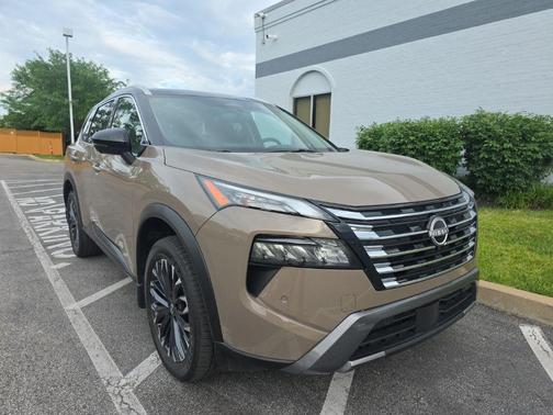 Super Black 2025 Nissan Rogue SL