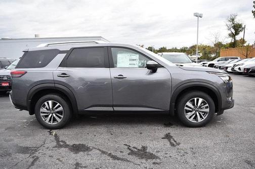 2025 Nissan Pathfinder SL