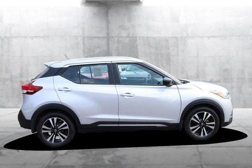 Brilliant Silver 2018 Nissan Kicks SR
