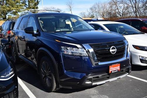2023 Nissan Pathfinder SL