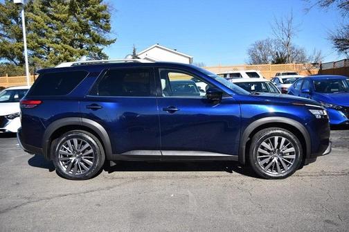 2023 Nissan Pathfinder SL
