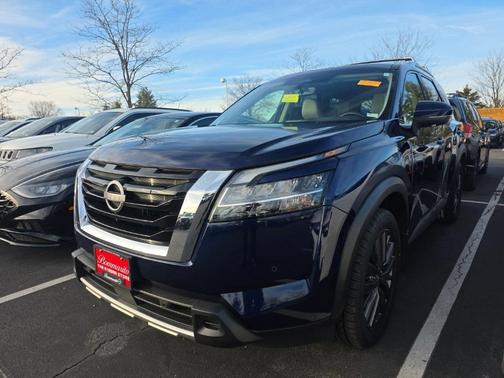 2023 Nissan Pathfinder SL