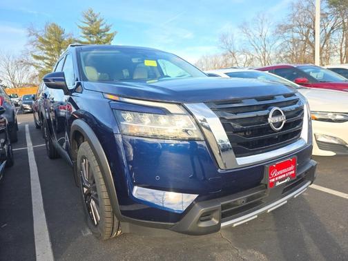 2023 Nissan Pathfinder SL