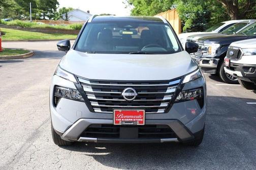 Boulder Gray Pearl / Super Black 2025 Nissan Rogue SL