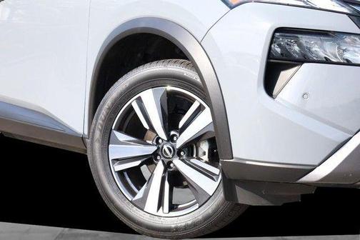 Boulder Gray Pearl / Super Black 2025 Nissan Rogue SL
