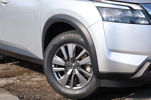 Brilliant Silver Metallic 2025 Nissan Pathfinder SV