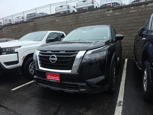 Black 2025 Nissan Pathfinder SV