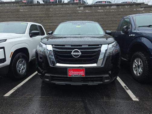 Black 2025 Nissan Pathfinder SV