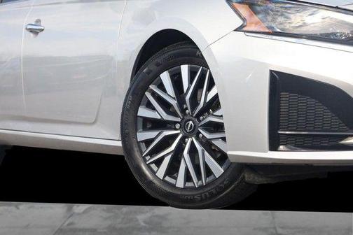 Brilliant Silver Metallic 2024 Nissan Altima 2.5 SV