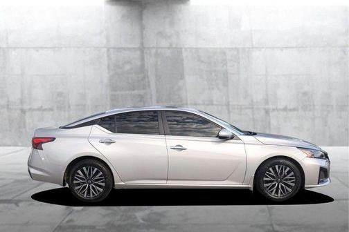 Brilliant Silver Metallic 2024 Nissan Altima 2.5 SV