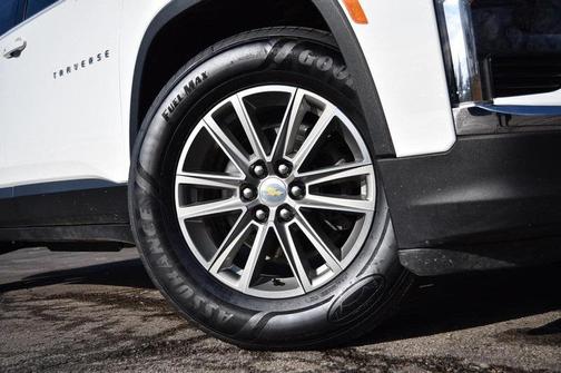 2022 Chevrolet Traverse LT Cloth
