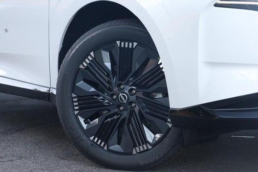 White / Black 2026 Nissan Murano Platinum