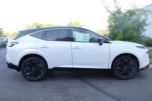 White / Black 2026 Nissan Murano Platinum