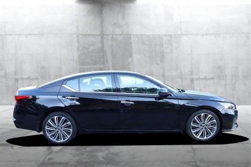 Super Black 2025 Nissan Altima SL