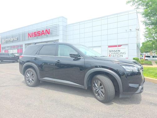 Black 2025 Nissan Pathfinder SV