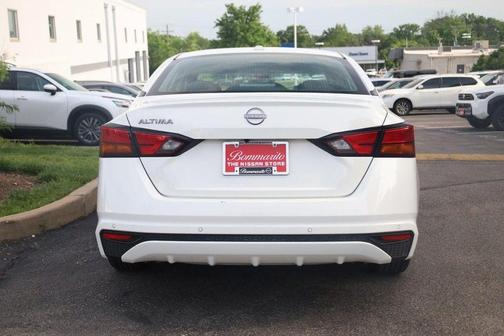 Glacier White 2025 Nissan Altima SV