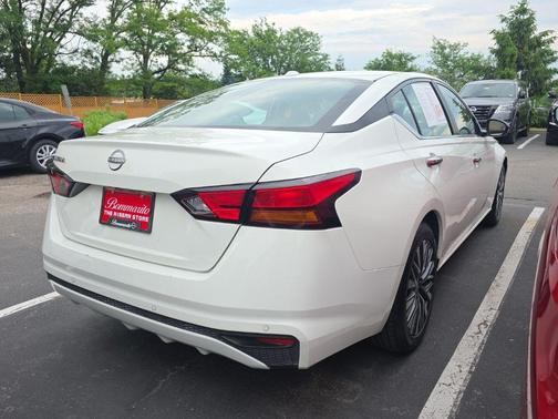 Glacier White 2025 Nissan Altima SV