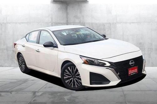 Glacier White 2025 Nissan Altima SV