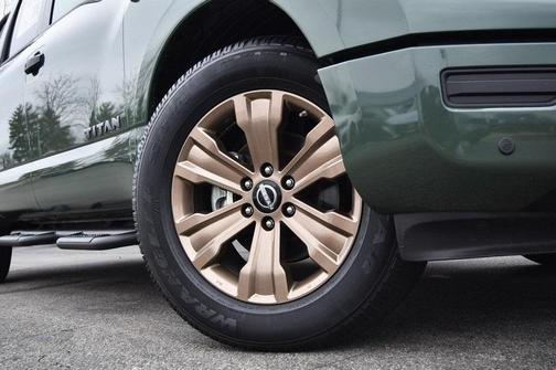 2024 Nissan Titan SV